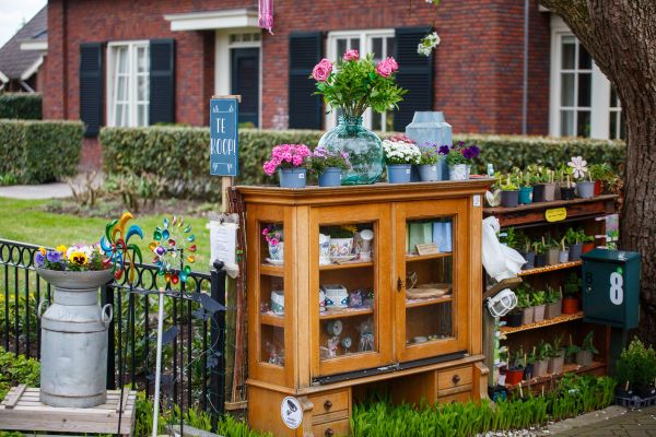 Your complete handbook for planning a neighborhood yard sale before relocating in the uk